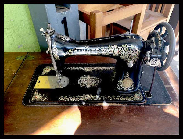 I.1018 MÁQUINA DE COSER SINGER – la anticuaria