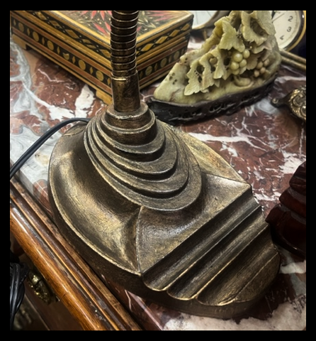 II.3843 LÁMPARA DE MESA BRONCEADA