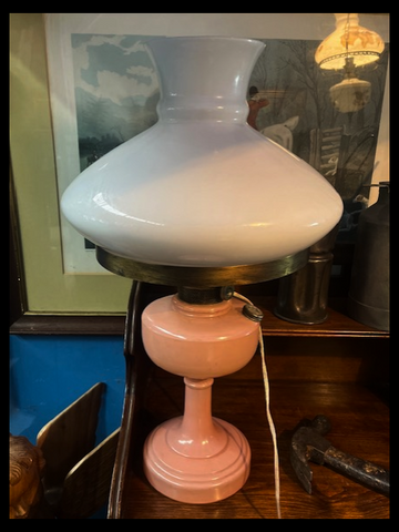 II.3844 LÁMPARA DE OPALINA ROSADA Y BLANCA
