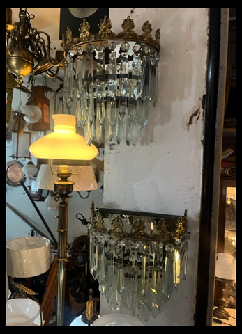 II.3848 PAR DE APLIQUÉS DE CRISTAL Y BRONCE