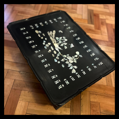 II.3855 BANDEJA DE CAMA CHINA