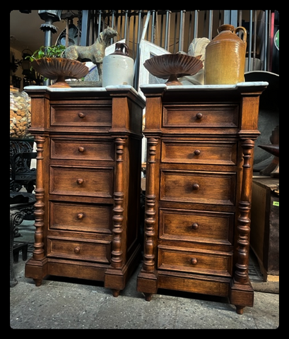 I.4406 PAR DE VELADORES ALTOS CON MÁRMOL