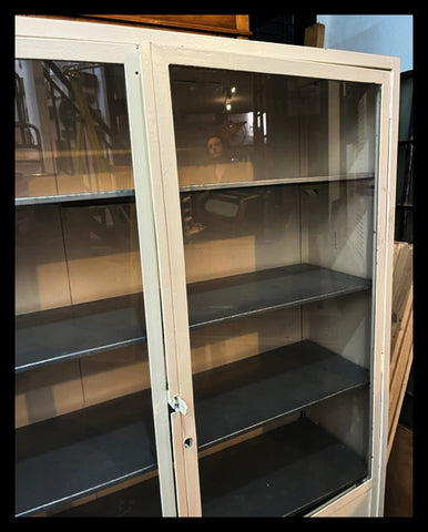 I.4473 VITRINA DE FIERRO MÉDICA