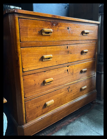 I.4478 CÓMODA DE CEDRO