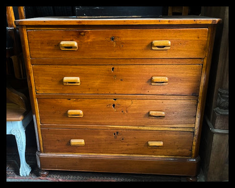 I.4478 CÓMODA DE CEDRO