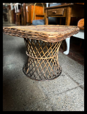 I.4479 MESA DE MIMBRE