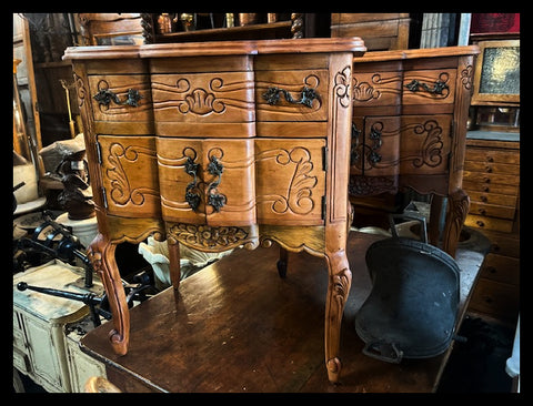 I.4482 PAR DE VELADORES