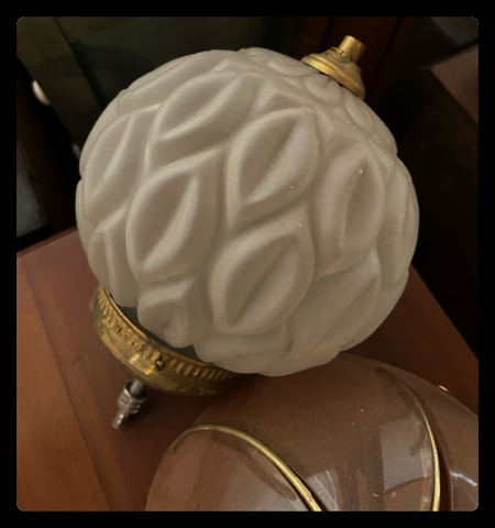 II.3798 GLOBO DE VIDRIO EMPAVONADO