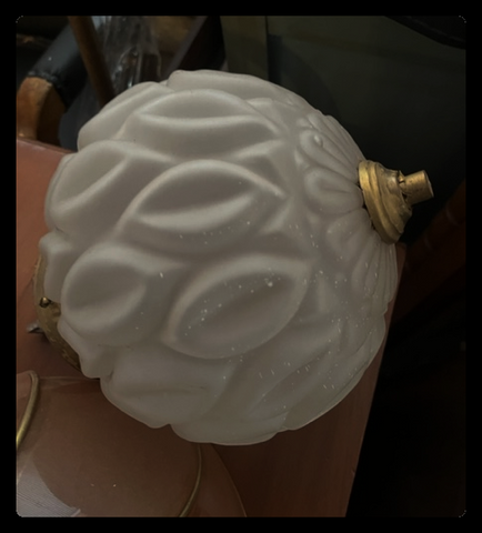 II.3798 GLOBO DE VIDRIO EMPAVONADO