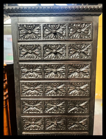 I.4527 CAJONERA ALTA TALLADA ESTILO CRUZ MONTT