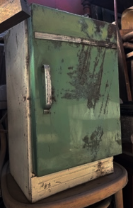 II.3804 ANTIGUO REFRIGERADOR DE JUGUETE