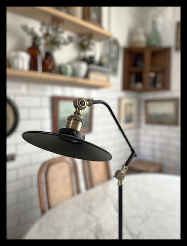 II.3751 LÁMPARA DE MESA NEGRO CON DOBLE REGULACIÓN