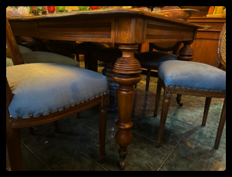 I.4409 MESA CON EXTENSIONES Y PATAS TALLADAS