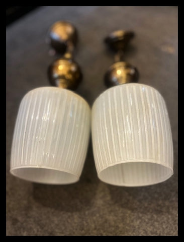 II.3919 PAR DE APLIQUÉS DE OPALINA