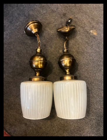 II.3919 PAR DE APLIQUÉS DE OPALINA