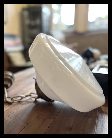 II.3924 LÁMPARA DE OPALINA Y BRONCE