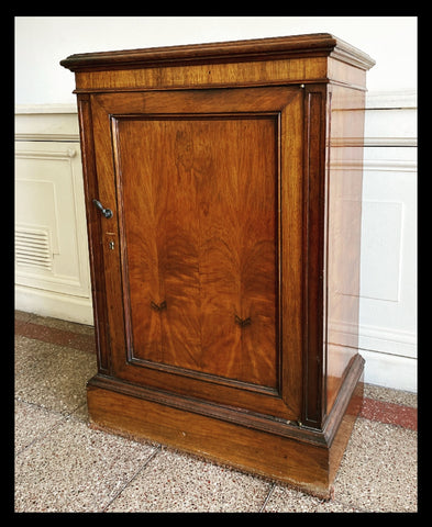 I.4474 MUEBLE MANTELERO