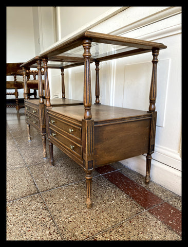 I.4479 PAR DE VELADORES