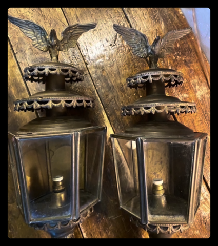 II.3813 PAR DE FAROLES DE BRONCE