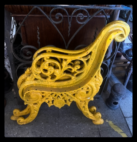 I.4428 ESCAÑO DE FIERROS AMARILLOS