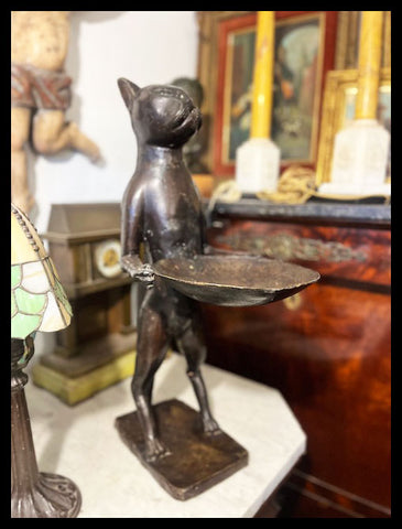 II.3717 GATO DE LATÓN CON BANDEJA