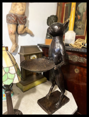 II.3717 GATO DE LATÓN CON BANDEJA