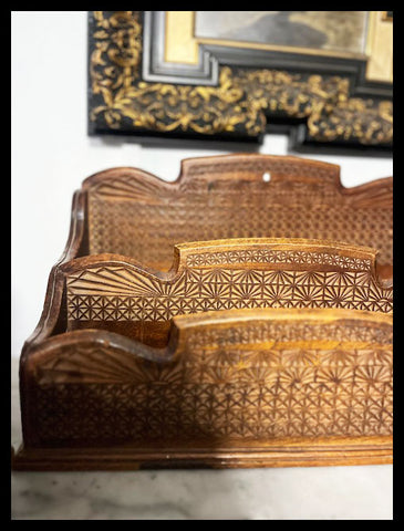 II.3722 ORDENADOR DE ESCRITORIO DE MADERA