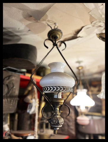 II.3724 LÁMPARA COLGANTE DE BRONCE Y OPALINA