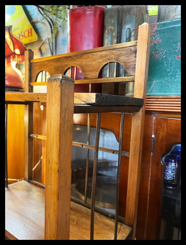 II.3731 PEQUEÑA REPISA DE MADERA Y BRONCE