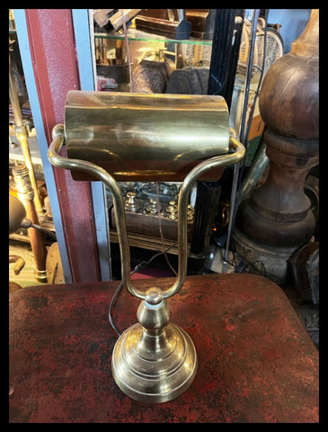 II.3734 LÁMPARA DE MESA DE BRONCE