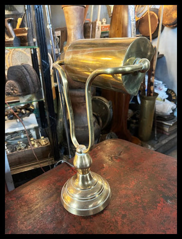 II.3734 LÁMPARA DE MESA DE BRONCE