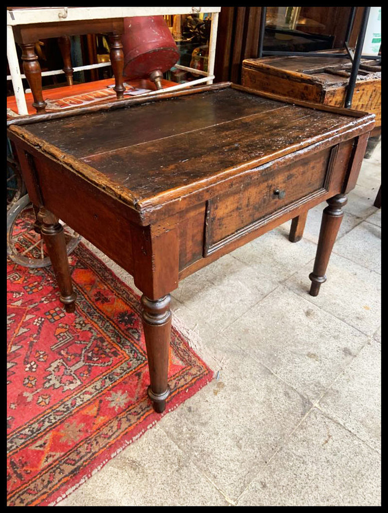 I.4328 MESA DE MADERA CON CAJÓN