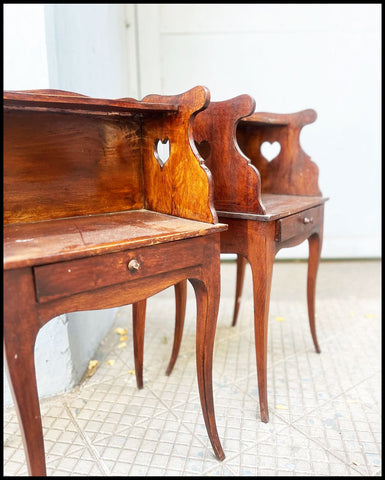 I.4333 PAR DE VELADORES DOBLE CUBIERTA CORAZÓN