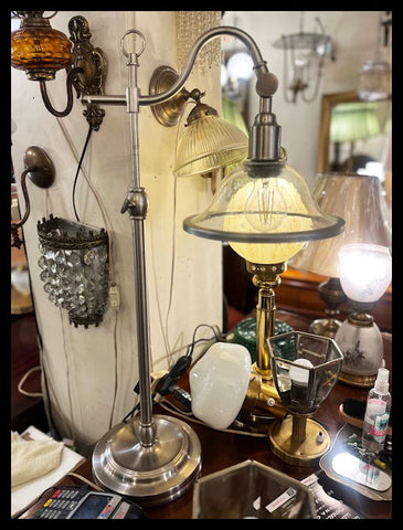 II.3745 LÁMPARA CROMADA DE MESA