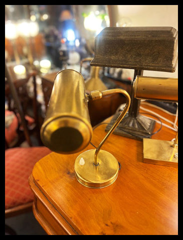 II.3748 LÁMPARA DE MESA DE BRONCE