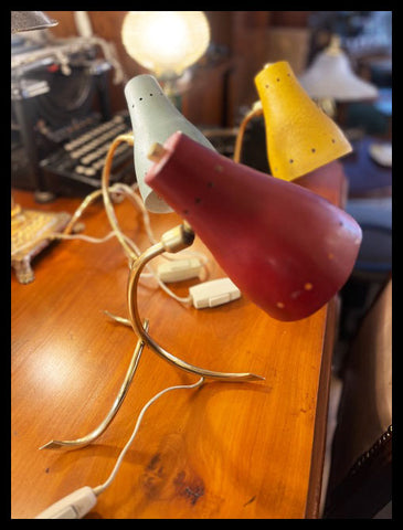 II.3749 TRÍO DE LAMPARITAS TRÍPODE AÑOS SETENTA