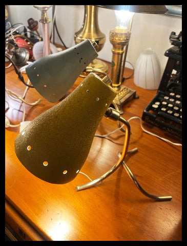 II.3749 TRÍO DE LAMPARITAS TRÍPODE AÑOS SETENTA