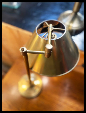 II.3750 LÁMPARA DE BRONCE REGULABLE