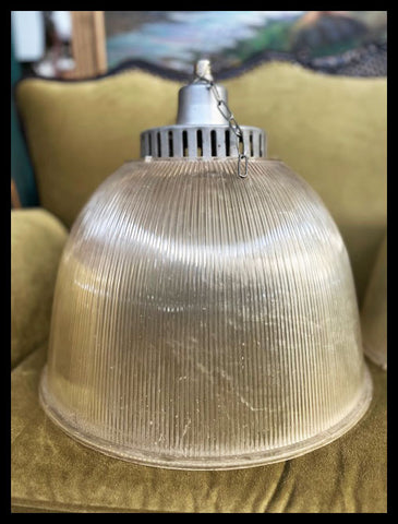 II.3819 PAR DE LÁMPARAS INDUSTRIALES