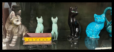 II.3822 GATOS DECORATIVOS