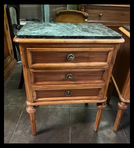 I.4439 PAR DE VELADORES CON MÁRMOL