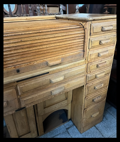 I.4440 ESCRITORIO DE CORTINA AÑOS 80