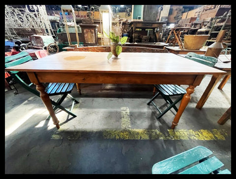 I.4436 MESA CHILENA PATA DE CEBOLLA