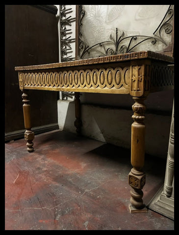 I.4442 MESA TALLADA DISEÑO ESPAÑOL