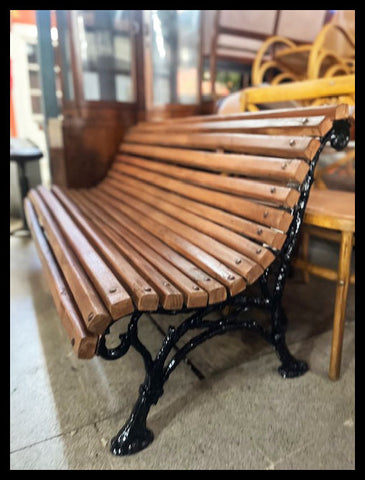 I.4446 ESCAÑO DE FIERRO Y MADERA