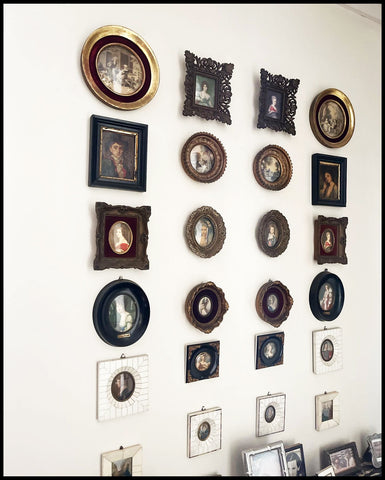 II.3848 COLECCIÓN DE 24 MINIATURAS