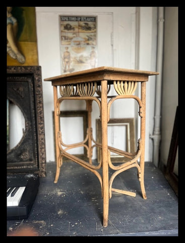 I.4443 MESA LATERAL DE HAYA