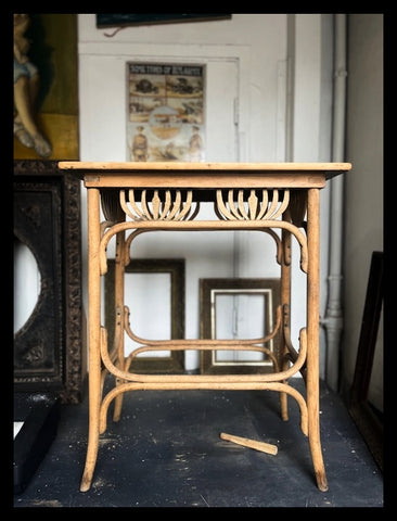 I.4443 MESA LATERAL DE HAYA