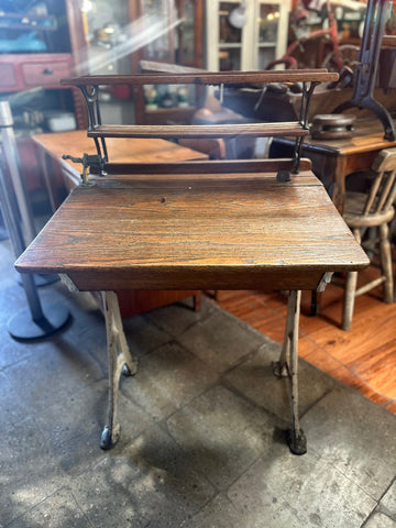 I.5004 PUPITRE DE FIERRO Y ROBLE AMERICANO