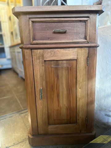 I.5023 PAR DE VELADORES CHILENOS DE RAULÍ